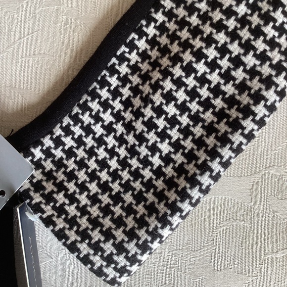 NWT Adrienne Vittadini Black and White Herringbone pattern touch glove - Picture 4 of 7